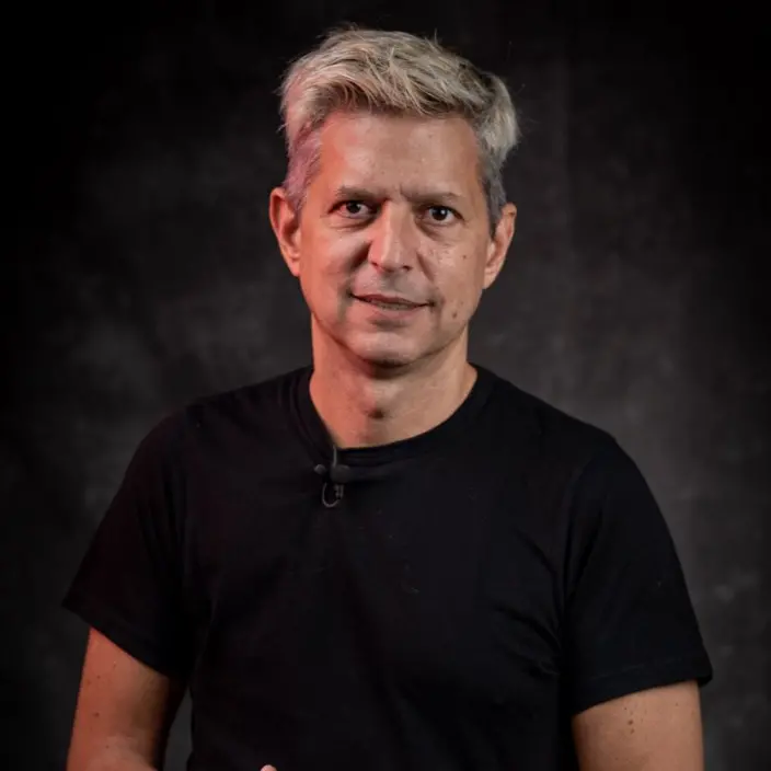 Leo Piccioli | CEO en Camiseta