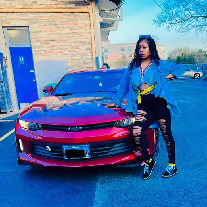 Girl_wit_camaro