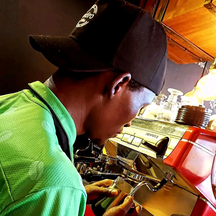Barista k Peter Trizzy 🇺🇬