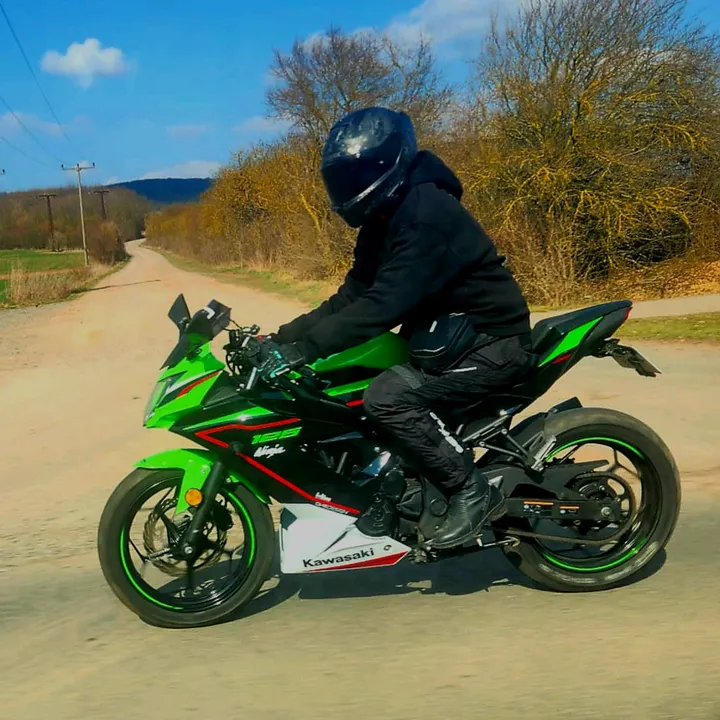 Auri's2Wheels🦊💚
