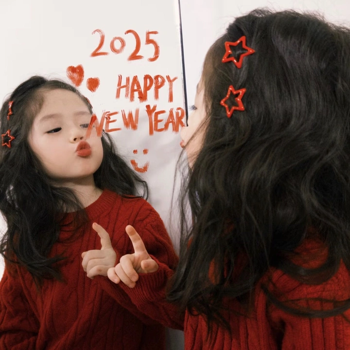 เจียอี้(*ෆ´˘`ෆ*) 佳怡