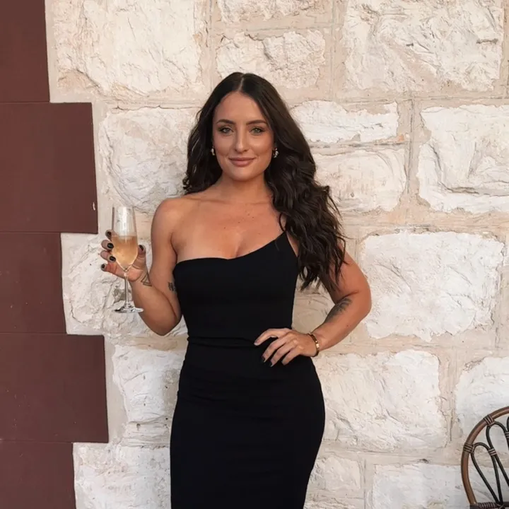 Ainslie Bella