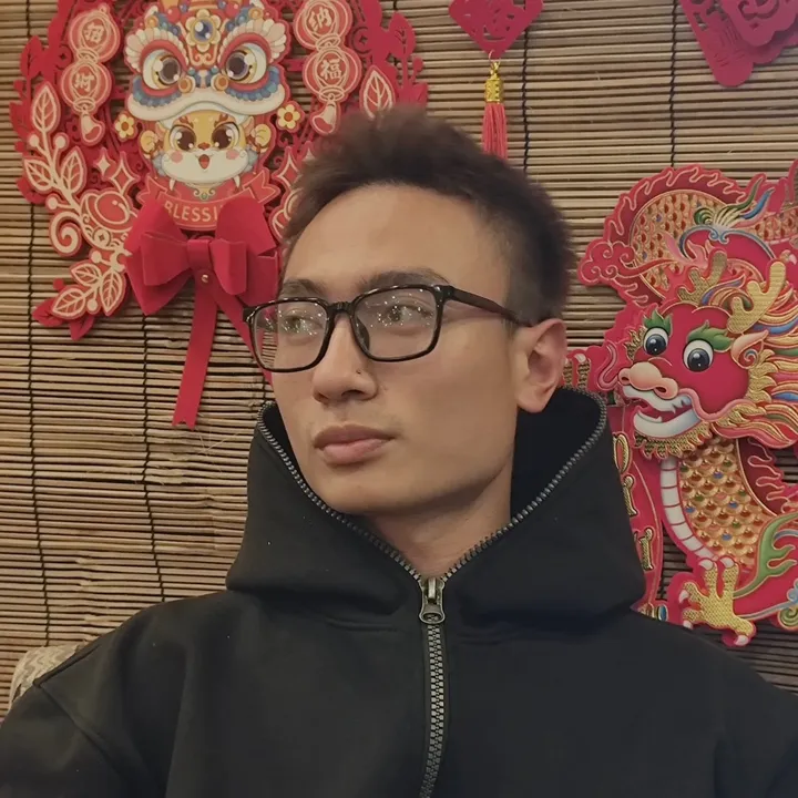 Minh Vừa Ăn Vừa Mặc