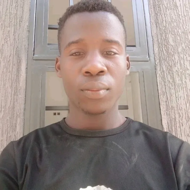 Akon Davis UG.