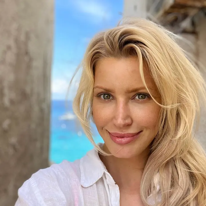 Anne | Beauty And More