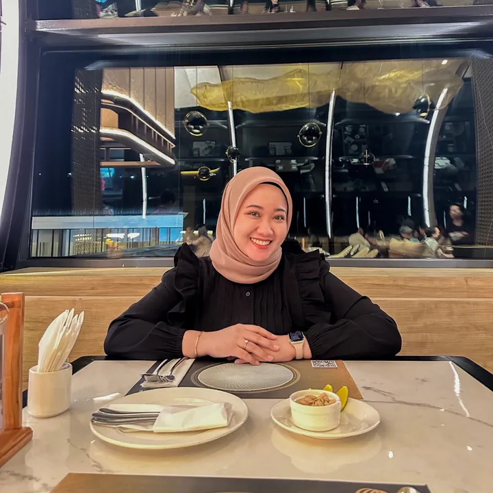 👩🏻🦷🧚🏻‍♀️💫