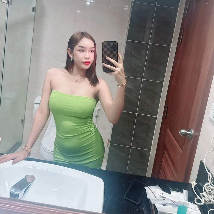 Saron Deab 👑🌹💃🏻🇰🇭