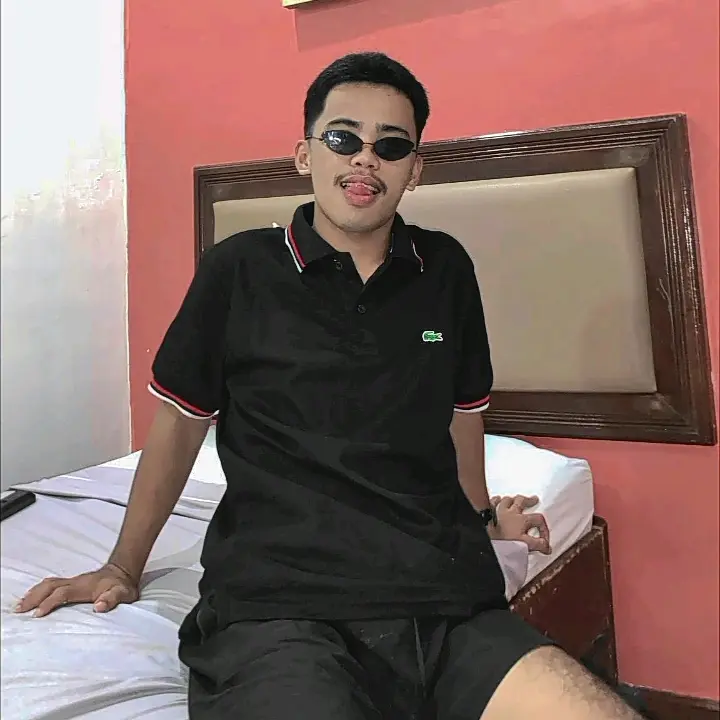 C H A R L I E Official