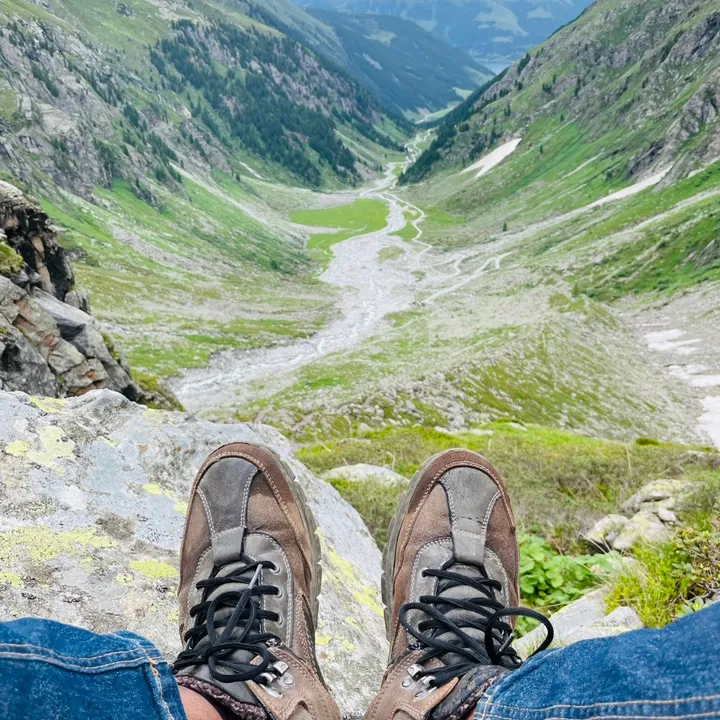 Neverlookback 🥾 ⛰️