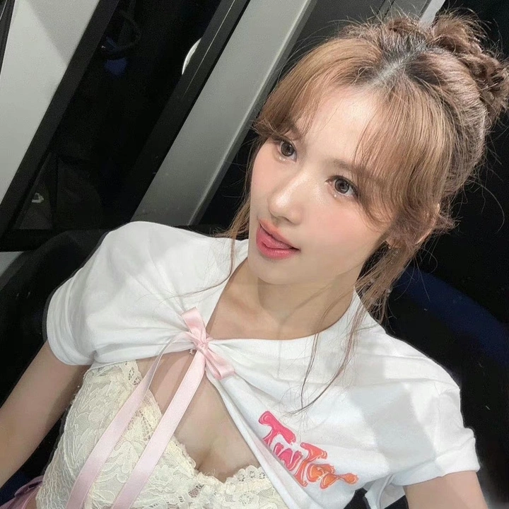 YHere_KpopGirls (11M🔥)
