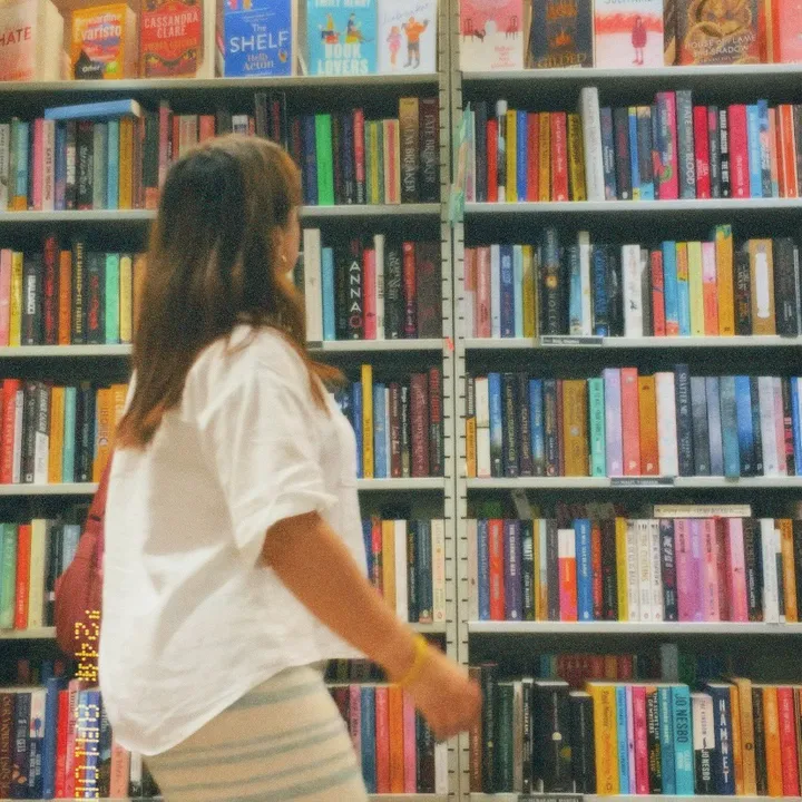 maggie_bookshelf✨