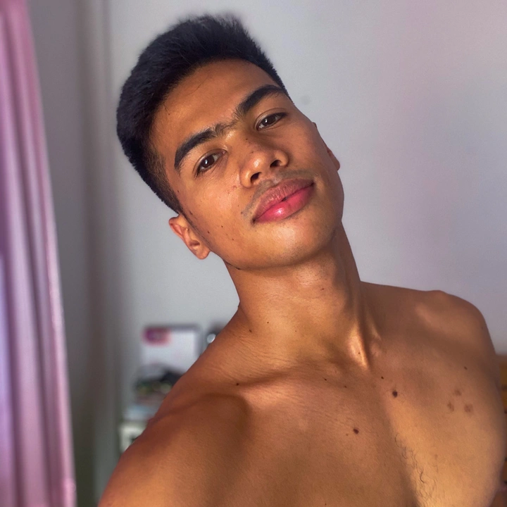 Angeloue.m on IG