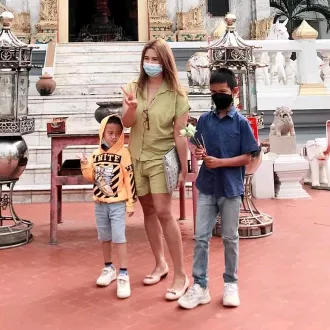 แม่แหม่มขายข้าว