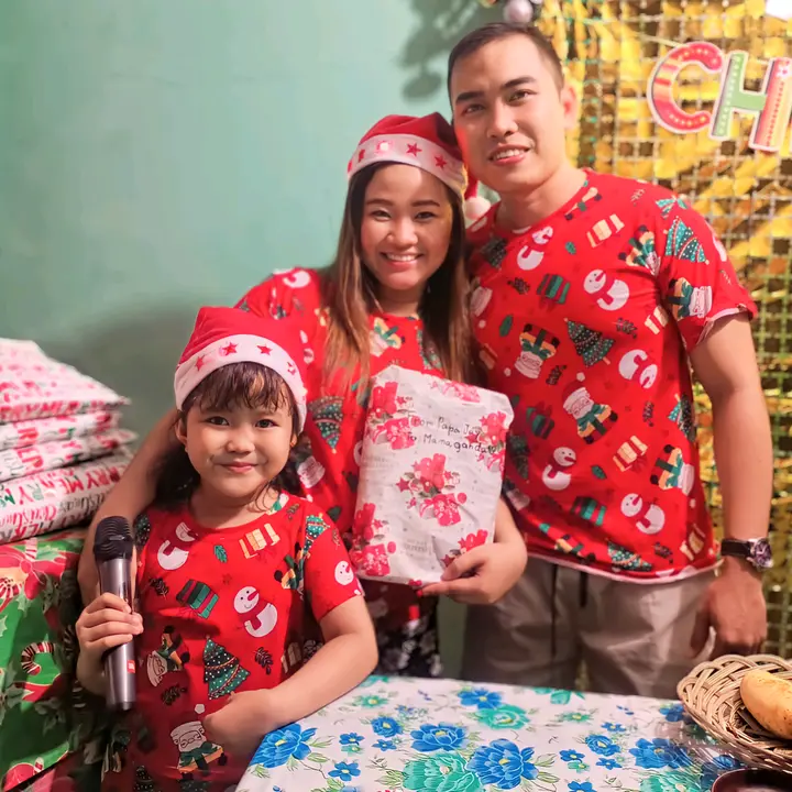 JayLLy 👨‍👩‍👧