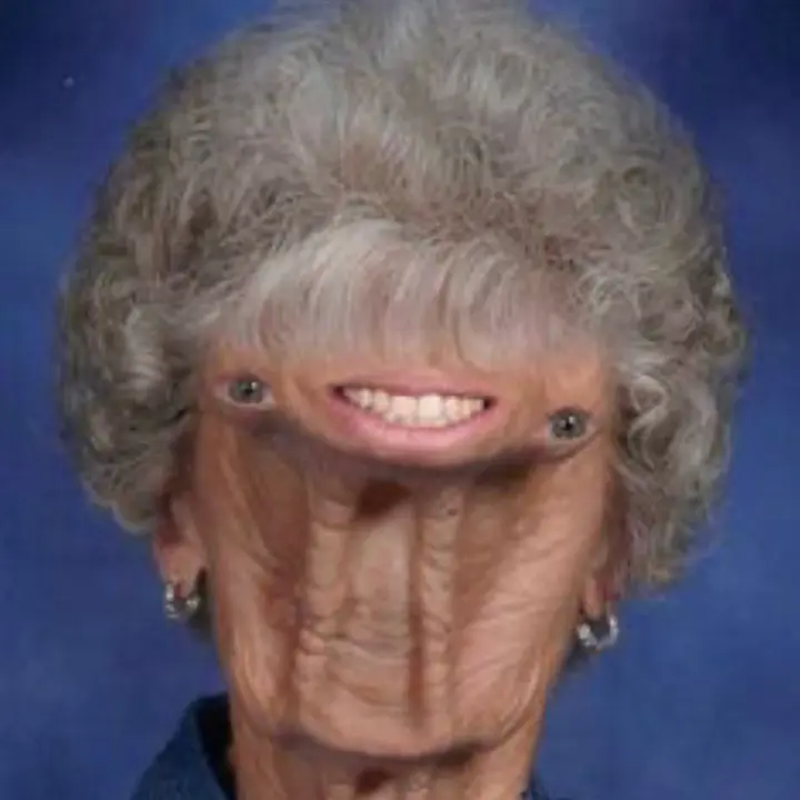 ︎