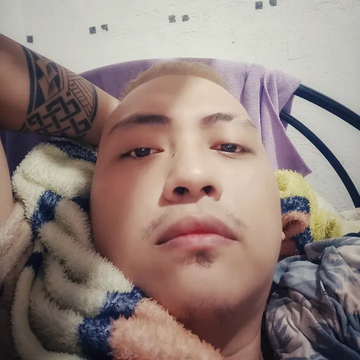 ￶
