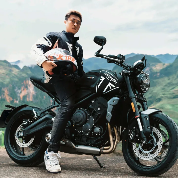 Tùng tiền triệu