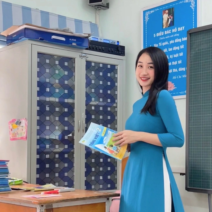 Cô giáo tên Thảo2k2 🇻🇳