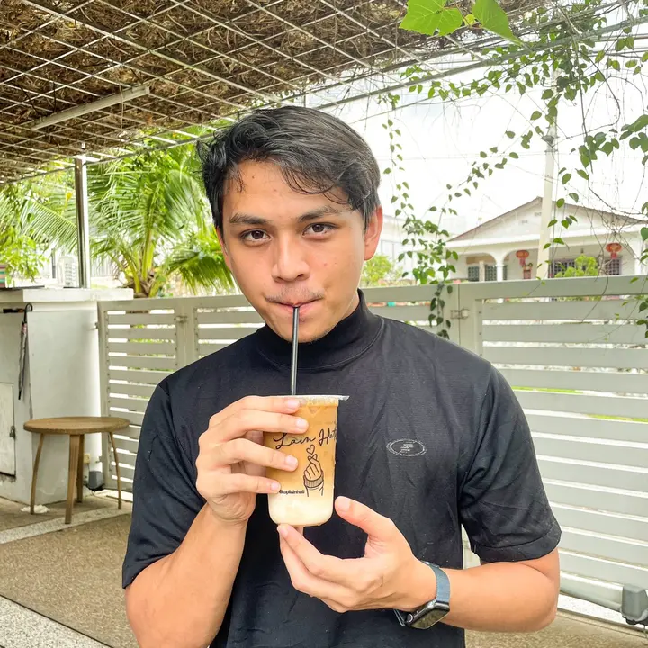 Nazafee Tee