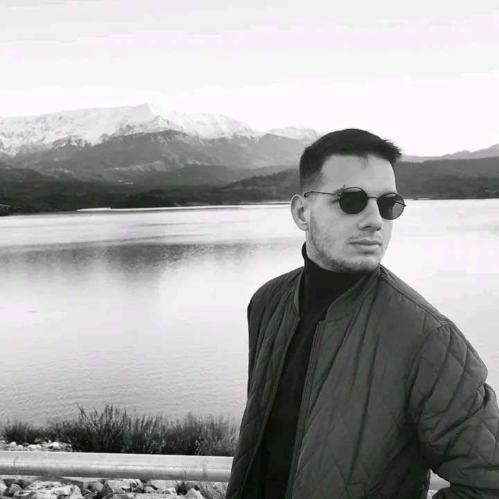 Γιάννης Κυρ