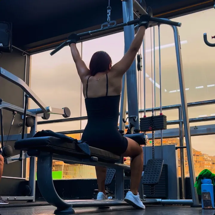 nicolereyesfit