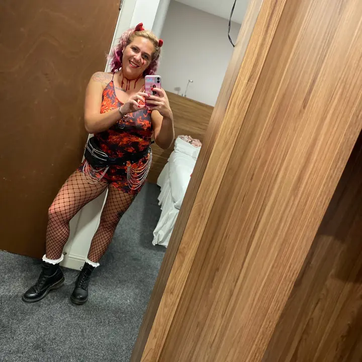 Toni Leaworthy