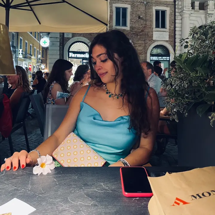 𝒜𝓊𝓇𝑜𝓇𝒶 𝑀𝑜𝓁𝒾𝓃𝒶𝓇𝒾