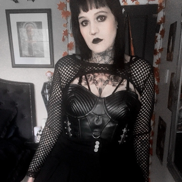 🦇🕷️Ariana 🖤🪦