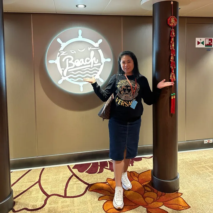 Ellen Tan ( แวว)
