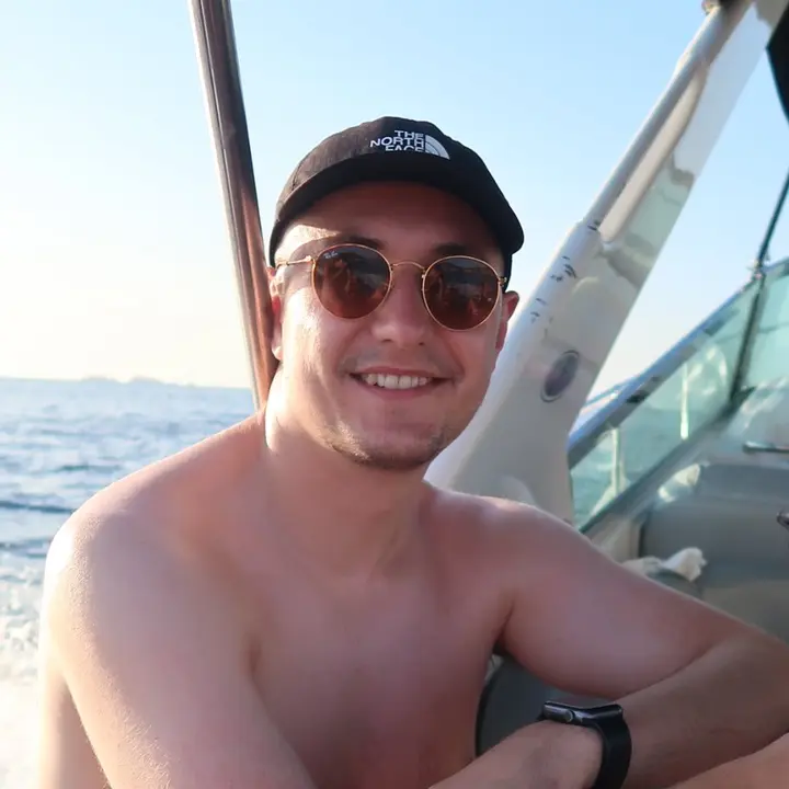 André