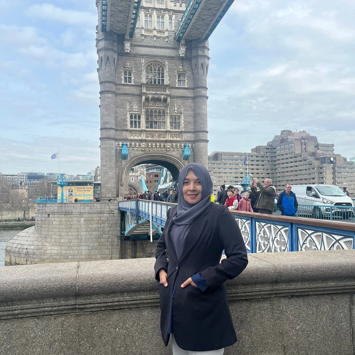 Mei Sis  ( Yusniyati Usop )