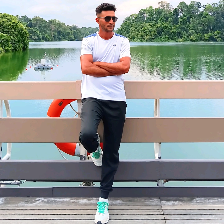 𝔈𝔪𝔞𝔯𝔬𝔱