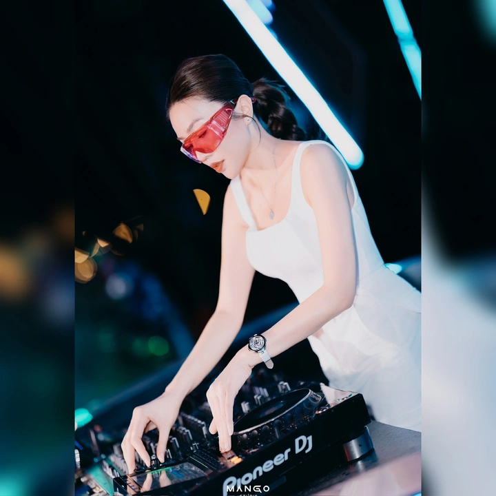 DJ LADY K VALLEY BEACH CLUB