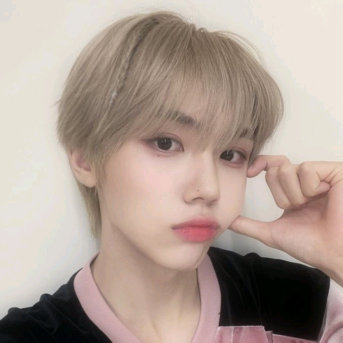 kpop stan🖤