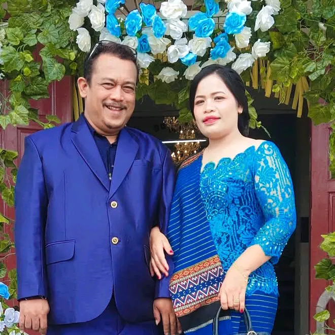 wanita bahagia/Ny.Tambunan