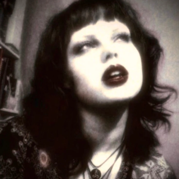🧛🏻‍♀️