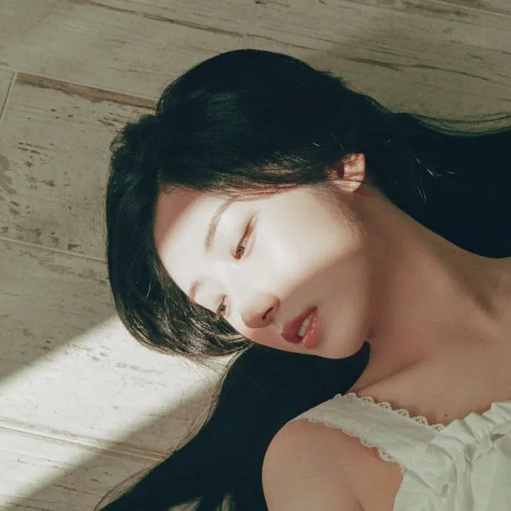 HASEUL FRAGILE EYES 12/09