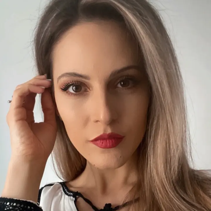 Roxana Stroe