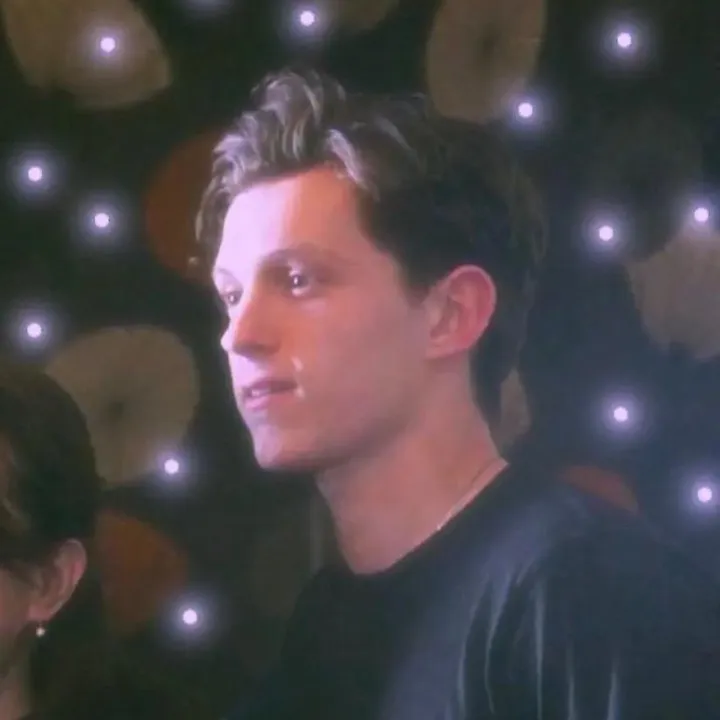 𝔱𝔬𝔪 𝔥𝔬𝔩𝔩𝔞𝔫𝔡