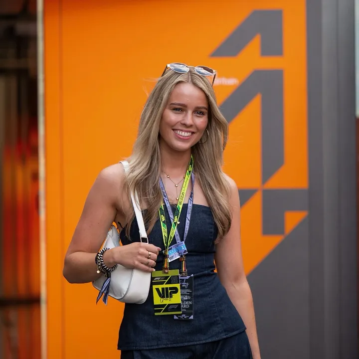 F1withisis 🧡
