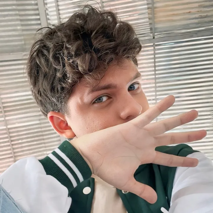 ᵕ̈ ﹆ 똥 : 𝑮𝒓𝒆𝒈𝒐. ❛
