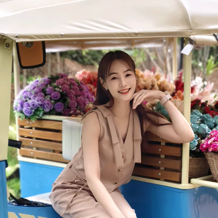 นกน้อย ที่ตื่นเช้า มาเลี้ยงแมว