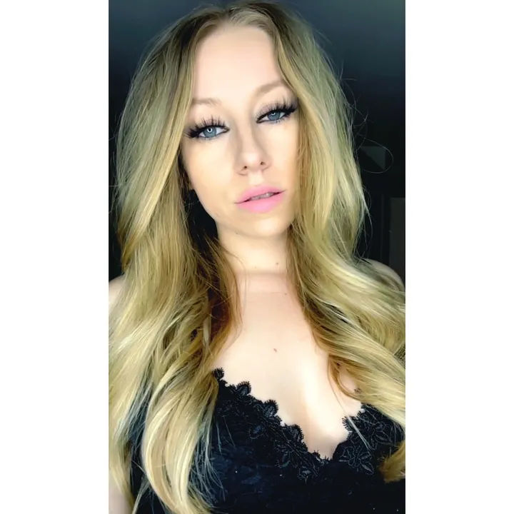 ᴍᴏɴɪꜱᴢᴋᴀ ᴋʀʏꜱᴛʏɴᴀ 🌸