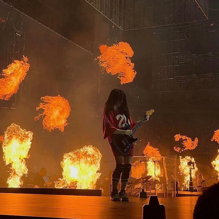 Billie Eilish 🕷️🎤