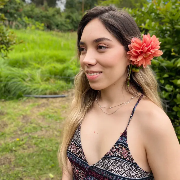 Queen B  🍃🌺