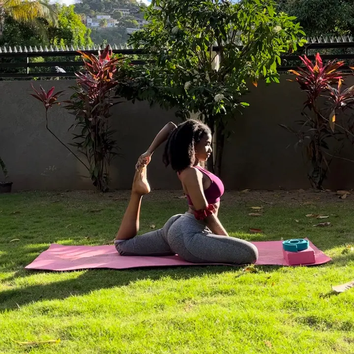 Stephanie Mía | RYT 200