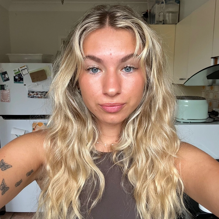 em😸