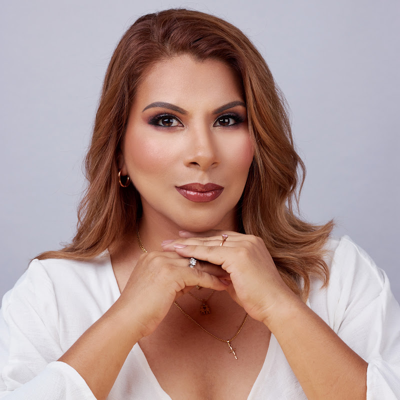 Mercedes Astorima Make up