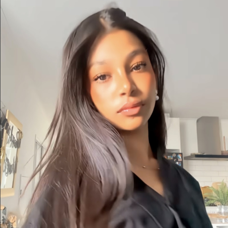  Alaya Khan